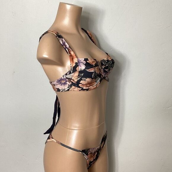 New. L*SPACE floral bikini. D-cup/L-bottom. Retails $198 - Picture 4 of 10